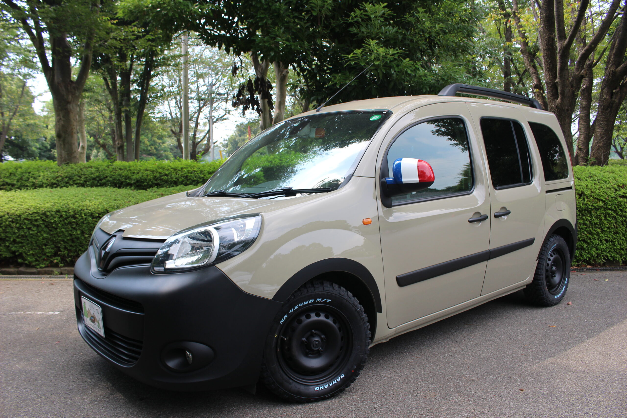 新着車両のご紹介 Phase2 Renault Kangoo 1 6 New Paint Gobi 千葉市のカングー専門店 カングーの森